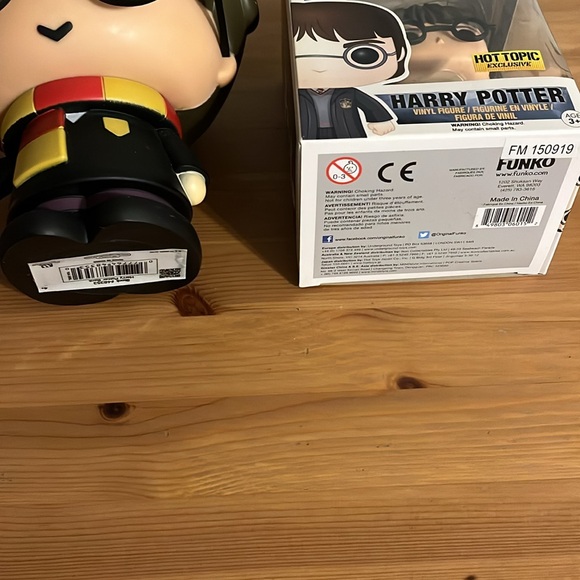 Funko Harry Potter Figure with Red and Yellow Scarf - Picture 6 of 6